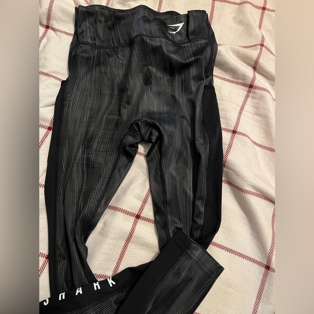 Small gymshark leggings with pockets